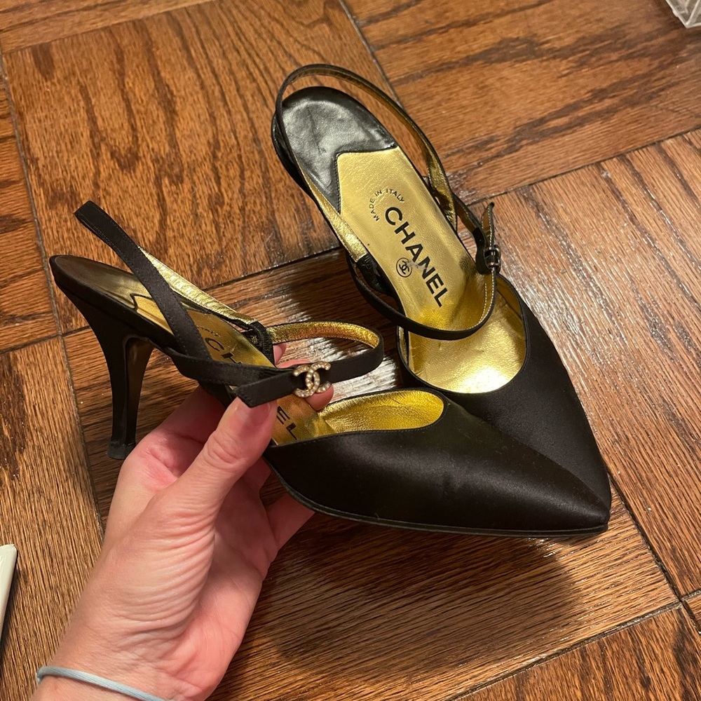 Chanel ***vintage*** kitten heels - Size 37/US 7